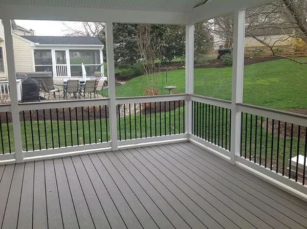 Screened Porch 2